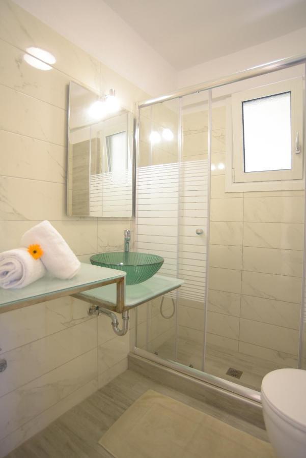 Mistral Apartments Kariótai Eksteriør billede